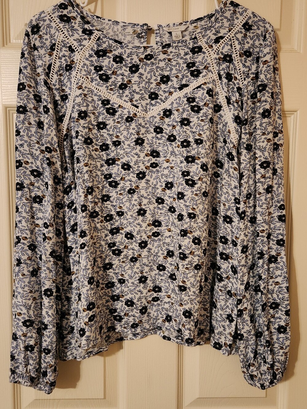 Cato White Long Sleeve Peasant Blouse With Blue Floral Detail Size Large Boho